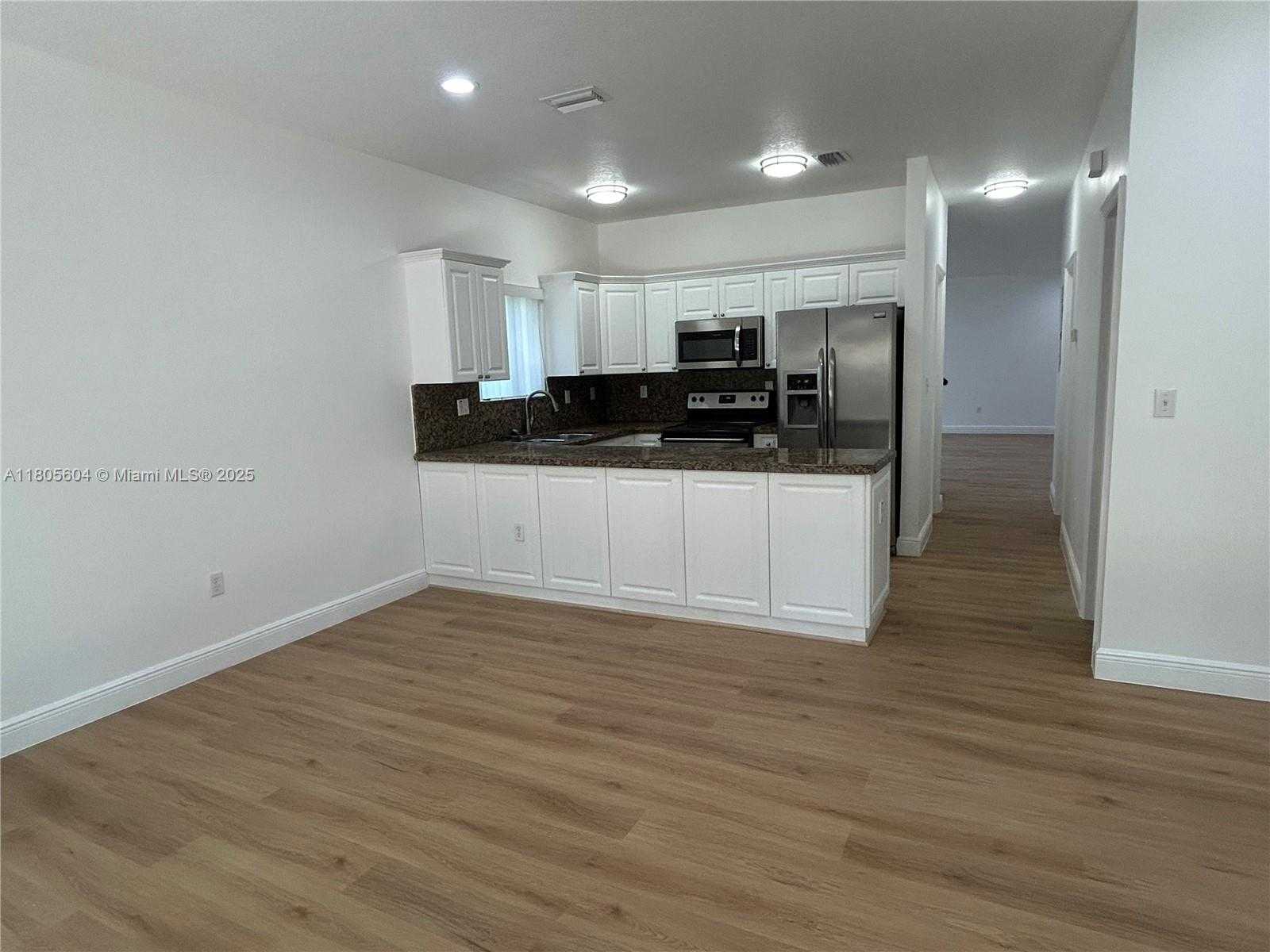 Small Image of 3144 NEW YORK ST #3144, Miami Number 12