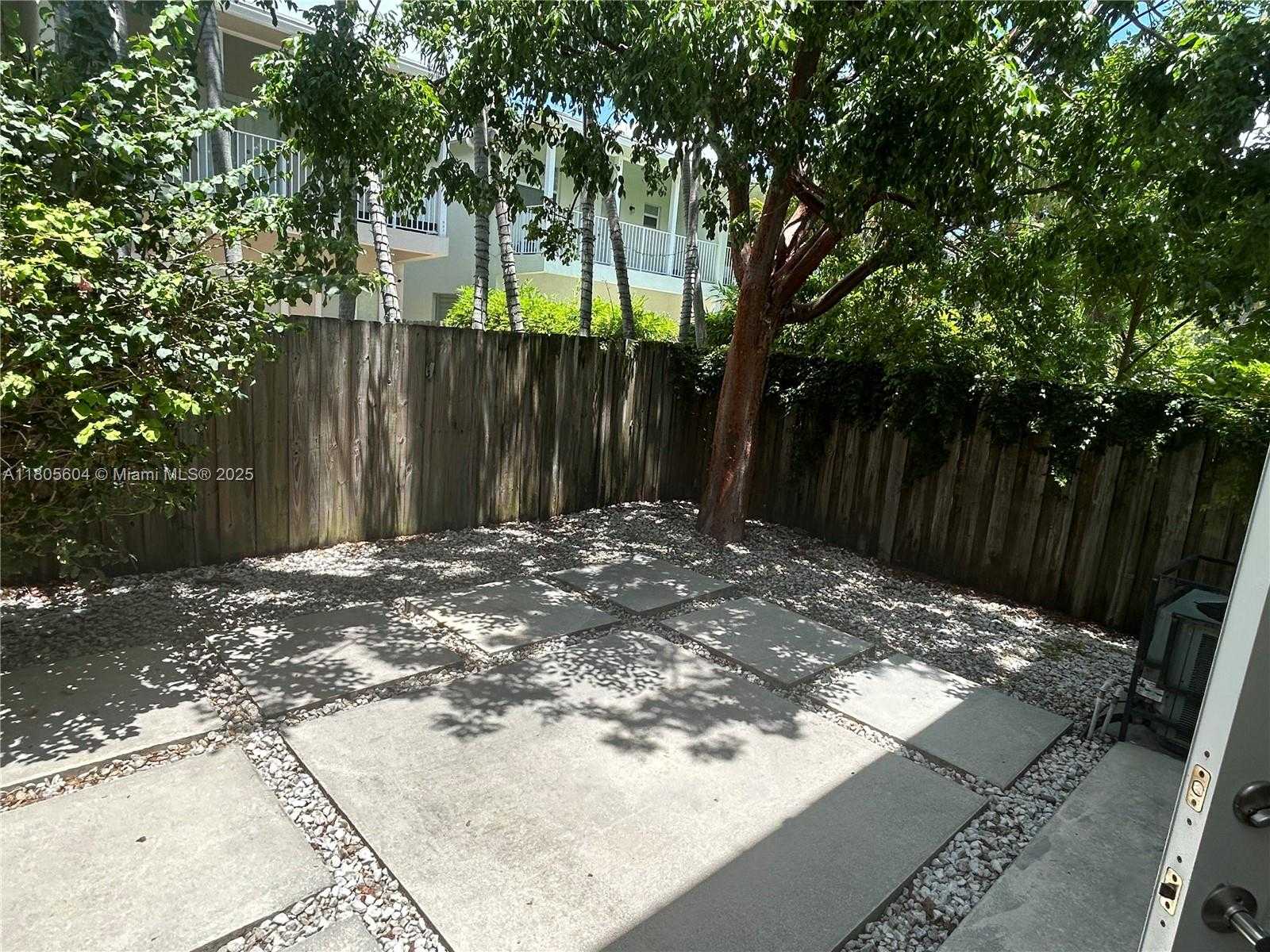 Small Image of 3144 NEW YORK ST #3144, Miami Number 14