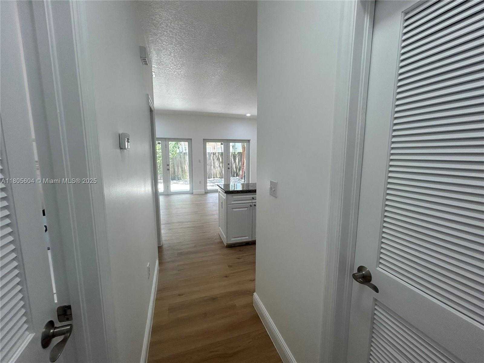 Small Image of 3144 NEW YORK ST #3144, Miami Number 16