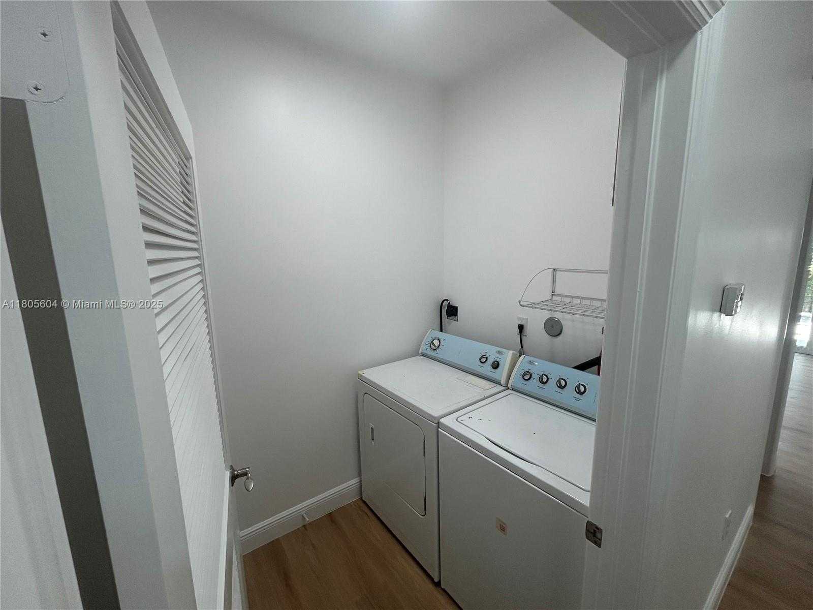 Small Image of 3144 NEW YORK ST #3144, Miami Number 17