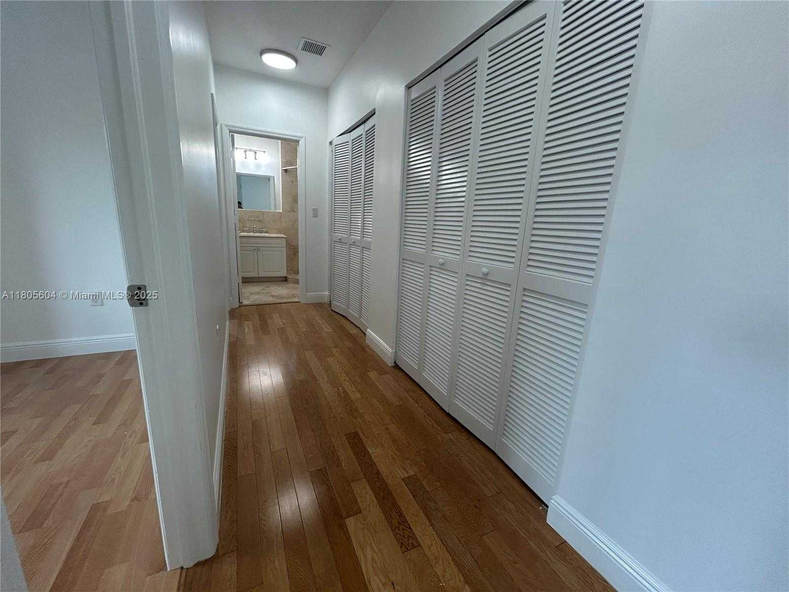 Small Image of 3144 NEW YORK ST #3144, Miami Number 20