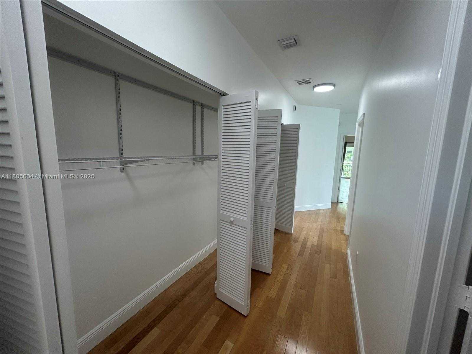 Small Image of 3144 NEW YORK ST #3144, Miami Number 22