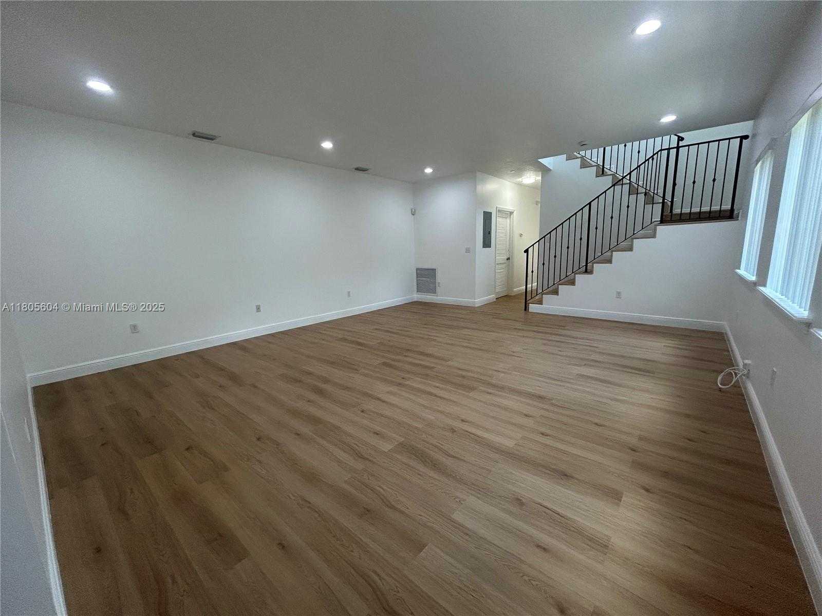 Small Image of 3144 NEW YORK ST #3144, Miami Number 4