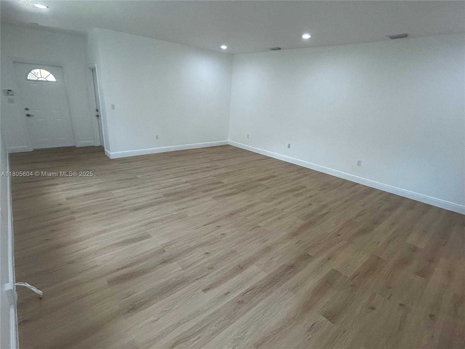 Small Image of 3144 NEW YORK ST #3144, Miami Number 5