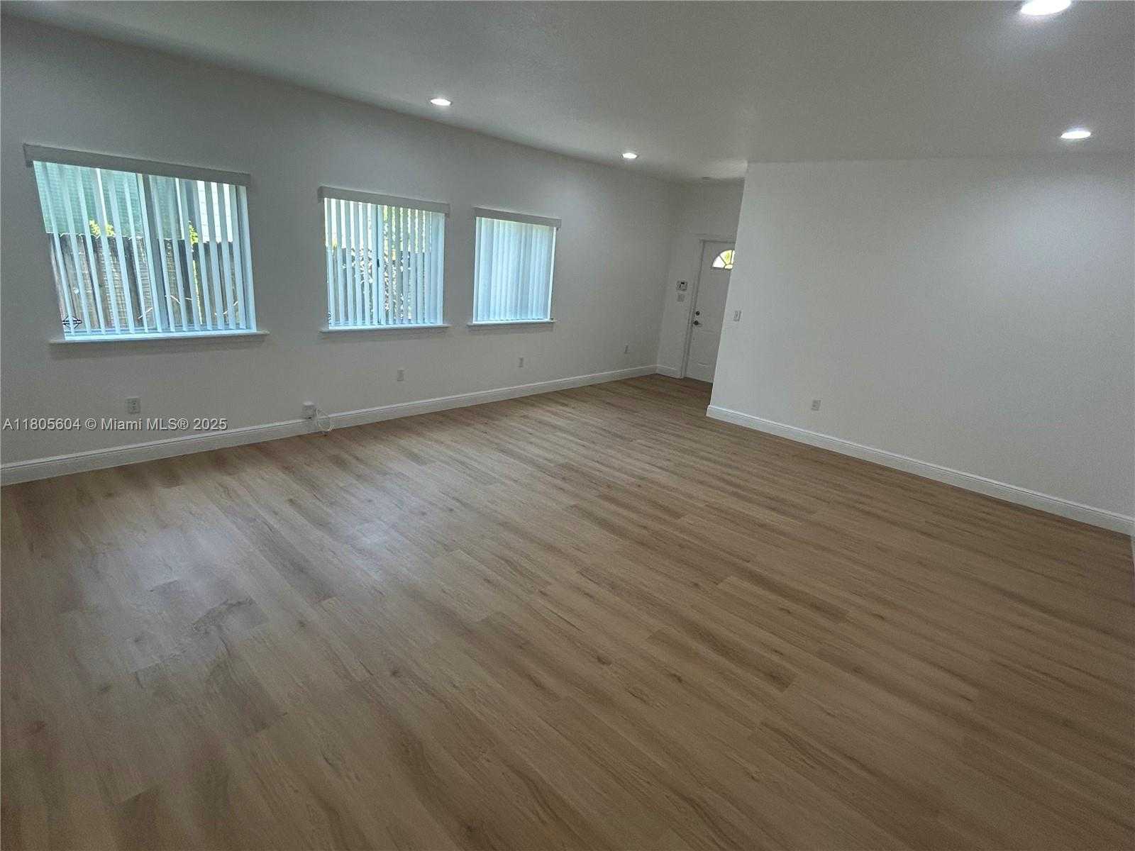 Small Image of 3144 NEW YORK ST #3144, Miami Number 6