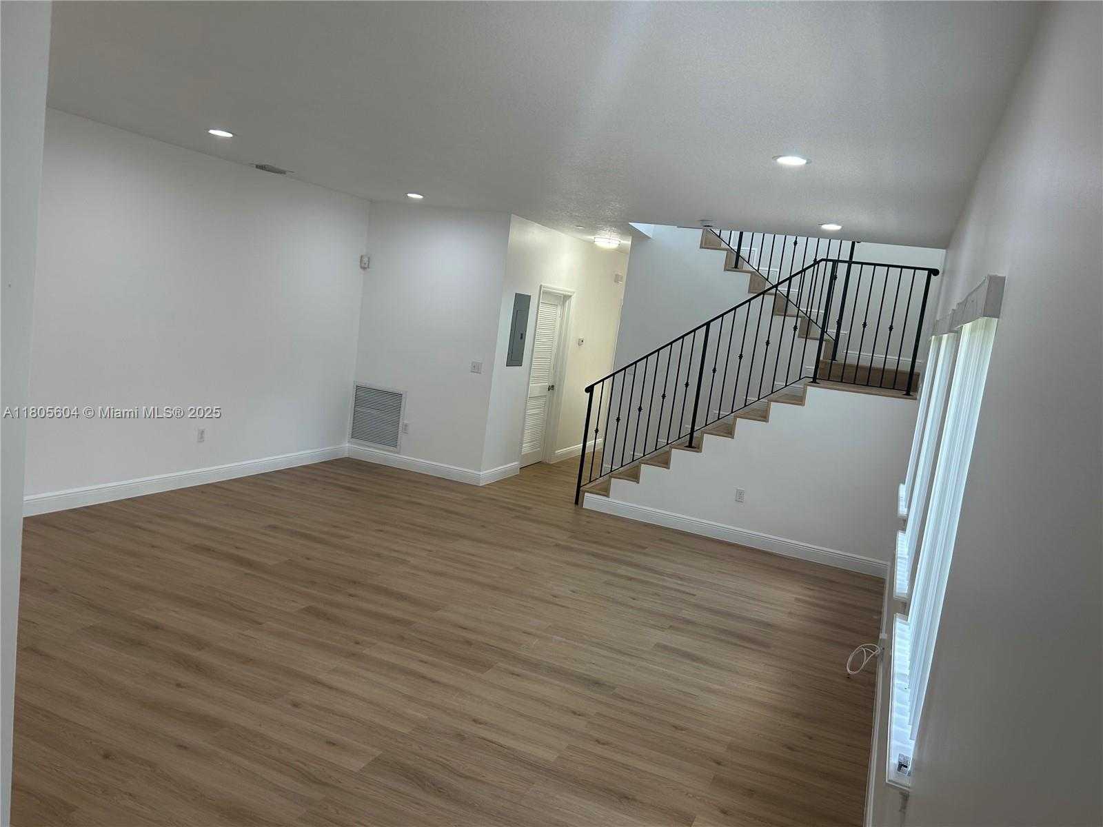 Small Image of 3144 NEW YORK ST #3144, Miami Number 7