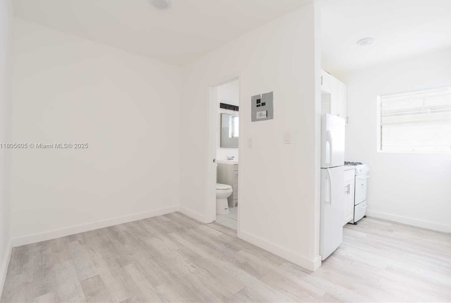 Small Image of 7311 GARY AVE #25, Miami Beach Number 2