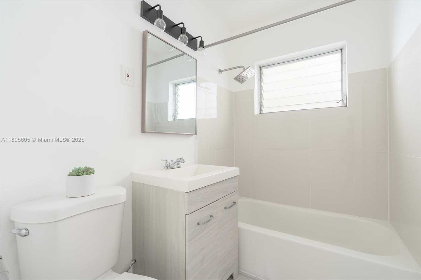 Small Image of 7311 GARY AVE #25, Miami Beach Number 4