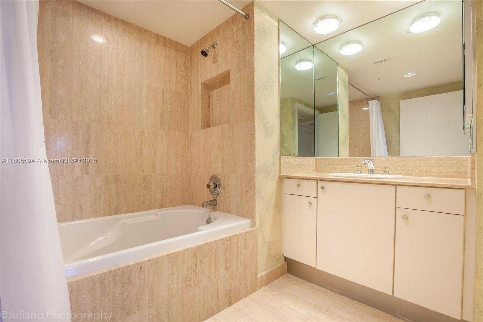Small Image of 7000 ISLAND BLVD #2504, Aventura Number 12