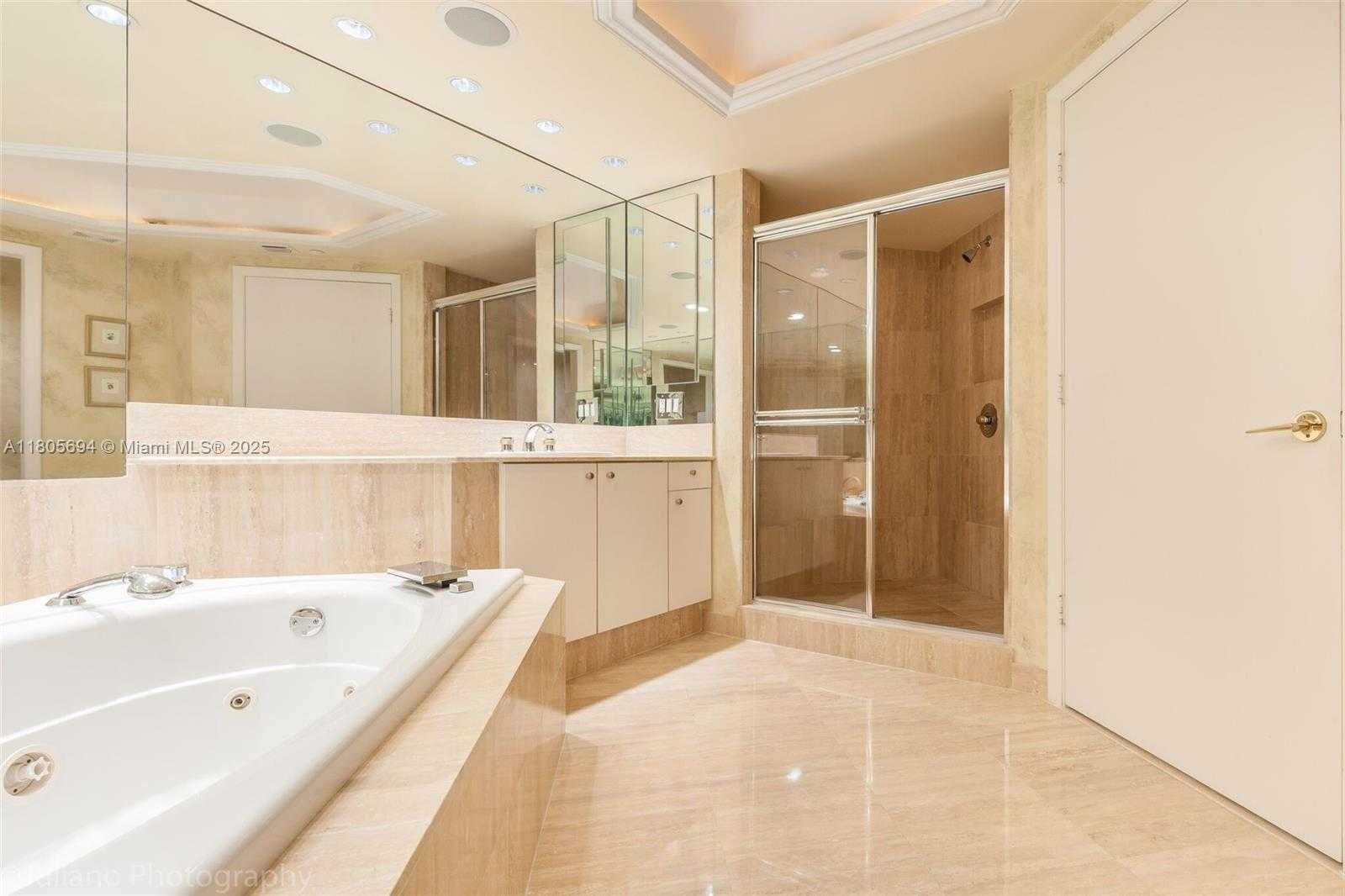 Small Image of 7000 ISLAND BLVD #2504, Aventura Number 16