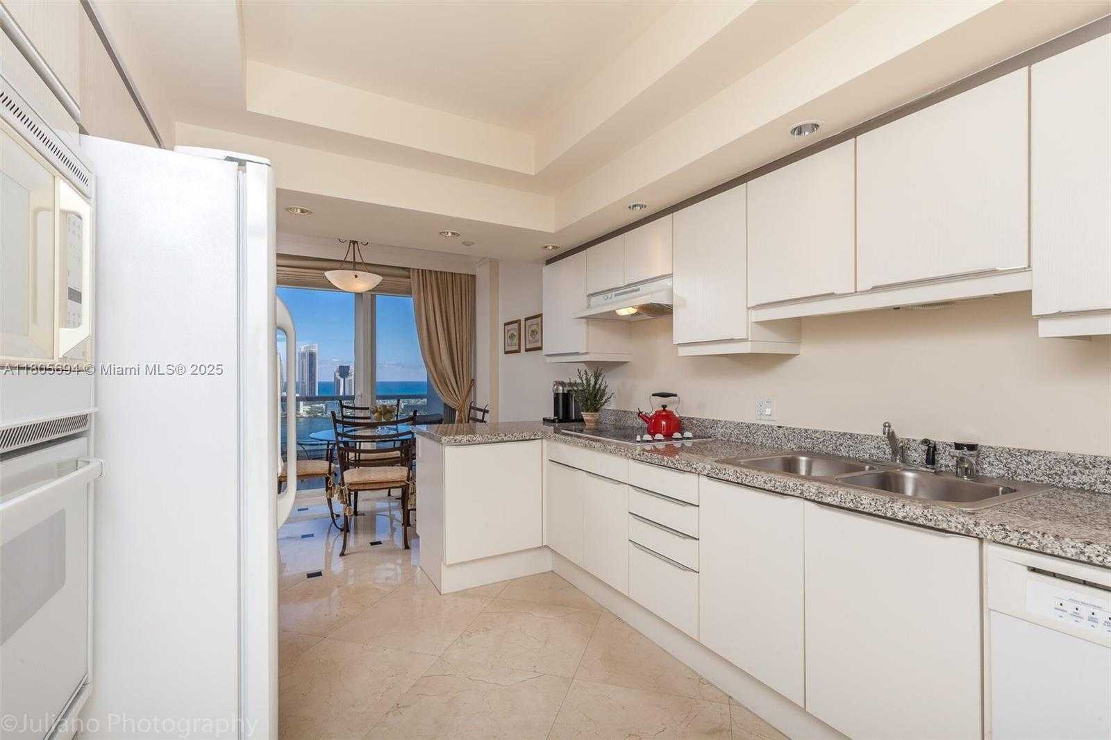 Small Image of 7000 ISLAND BLVD #2504, Aventura Number 23