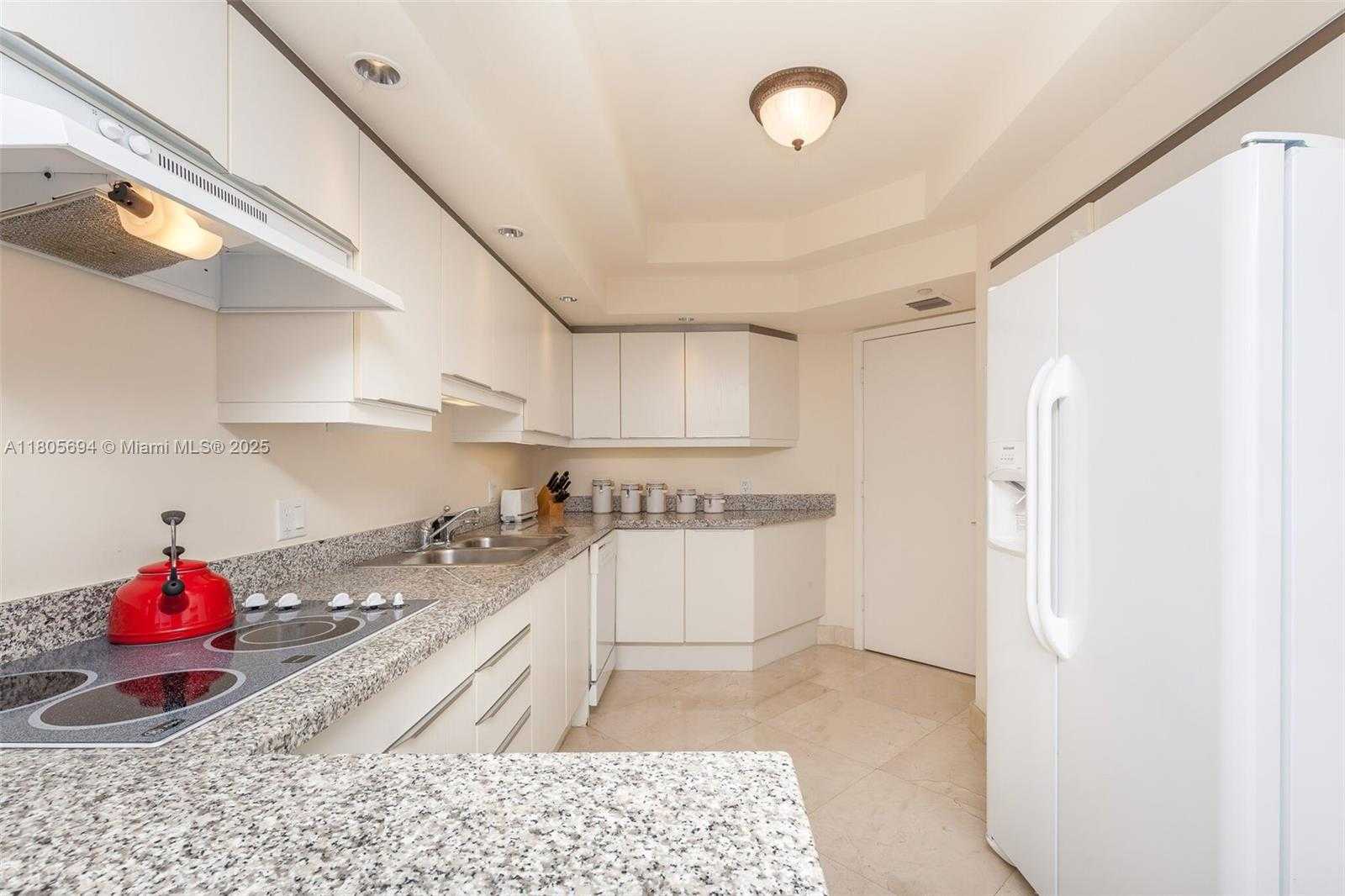 Small Image of 7000 ISLAND BLVD #2504, Aventura Number 25