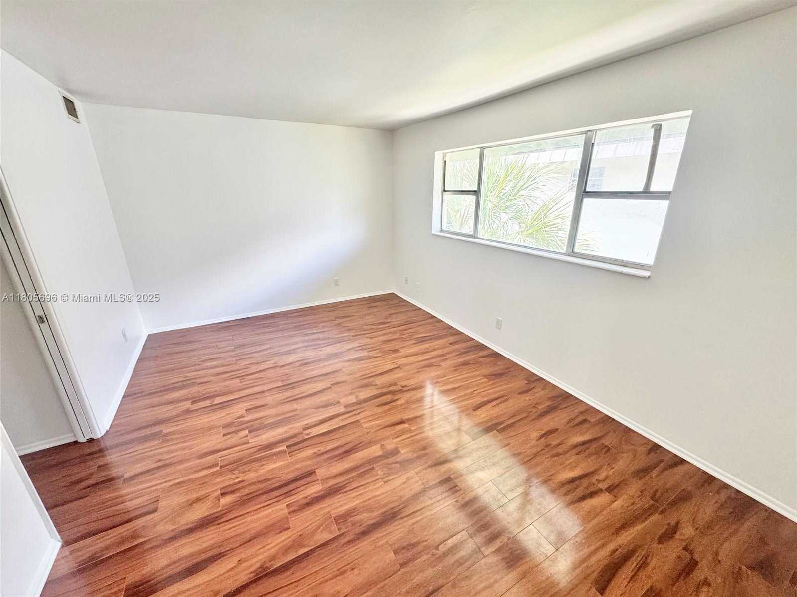 Small Image of 300 LAYNE BLVD #313, Hallandale Beach Number 3