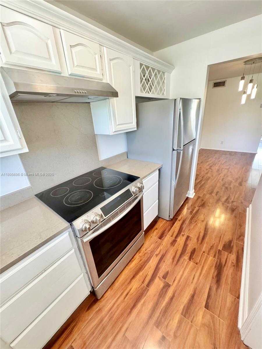 Small Image of 300 LAYNE BLVD #313, Hallandale Beach Number 5