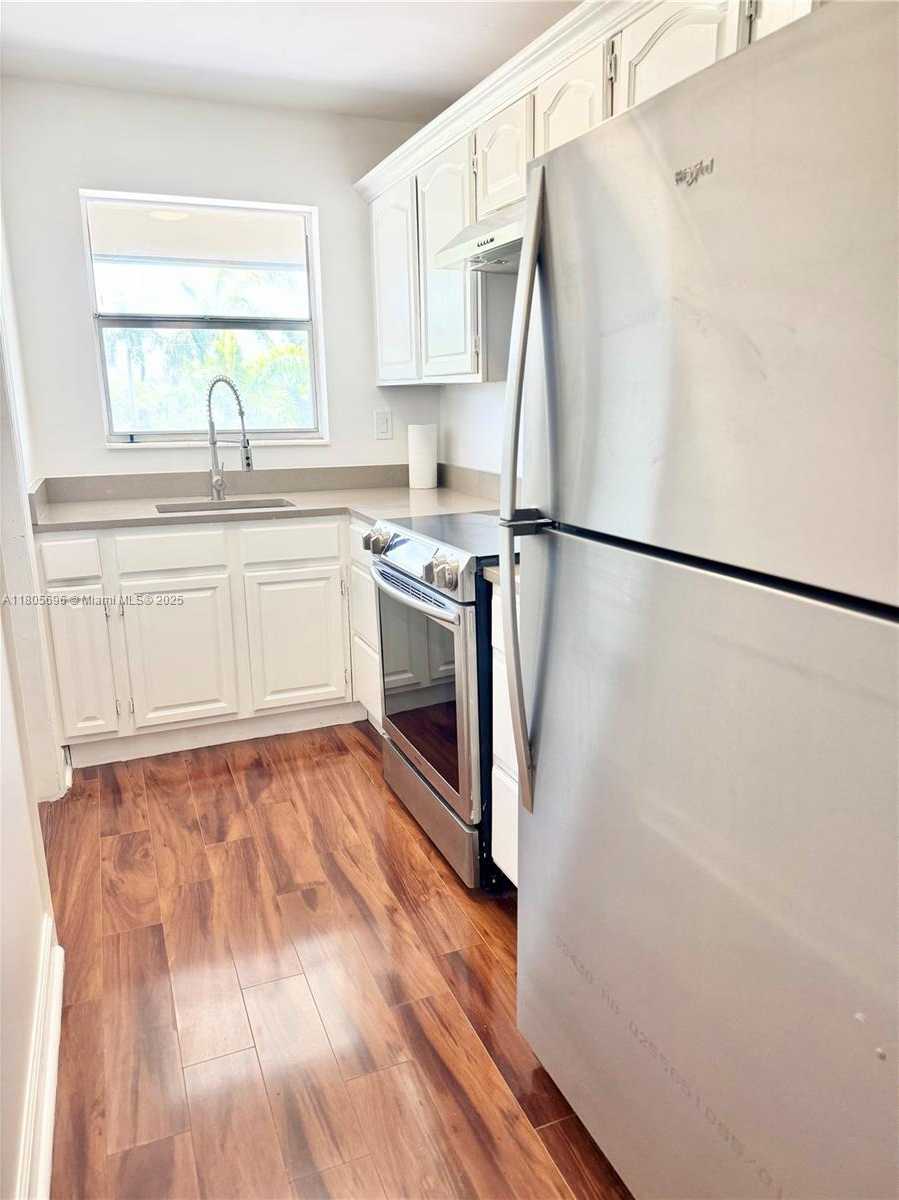 Small Image of 300 LAYNE BLVD #313, Hallandale Beach Number 8