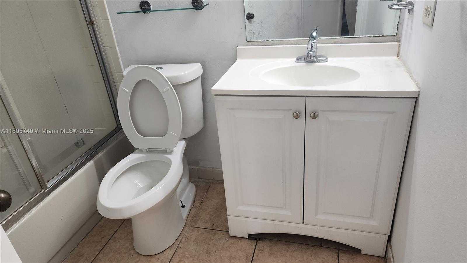Small Image of 8290 LAKE DR #405, Doral Number 11