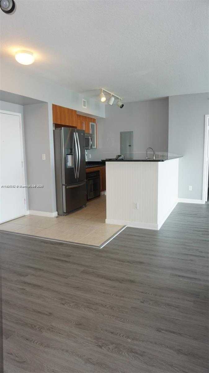 Small Image of 325 SOUTH BISCAYNE BLVD #2022, Miami Number 3