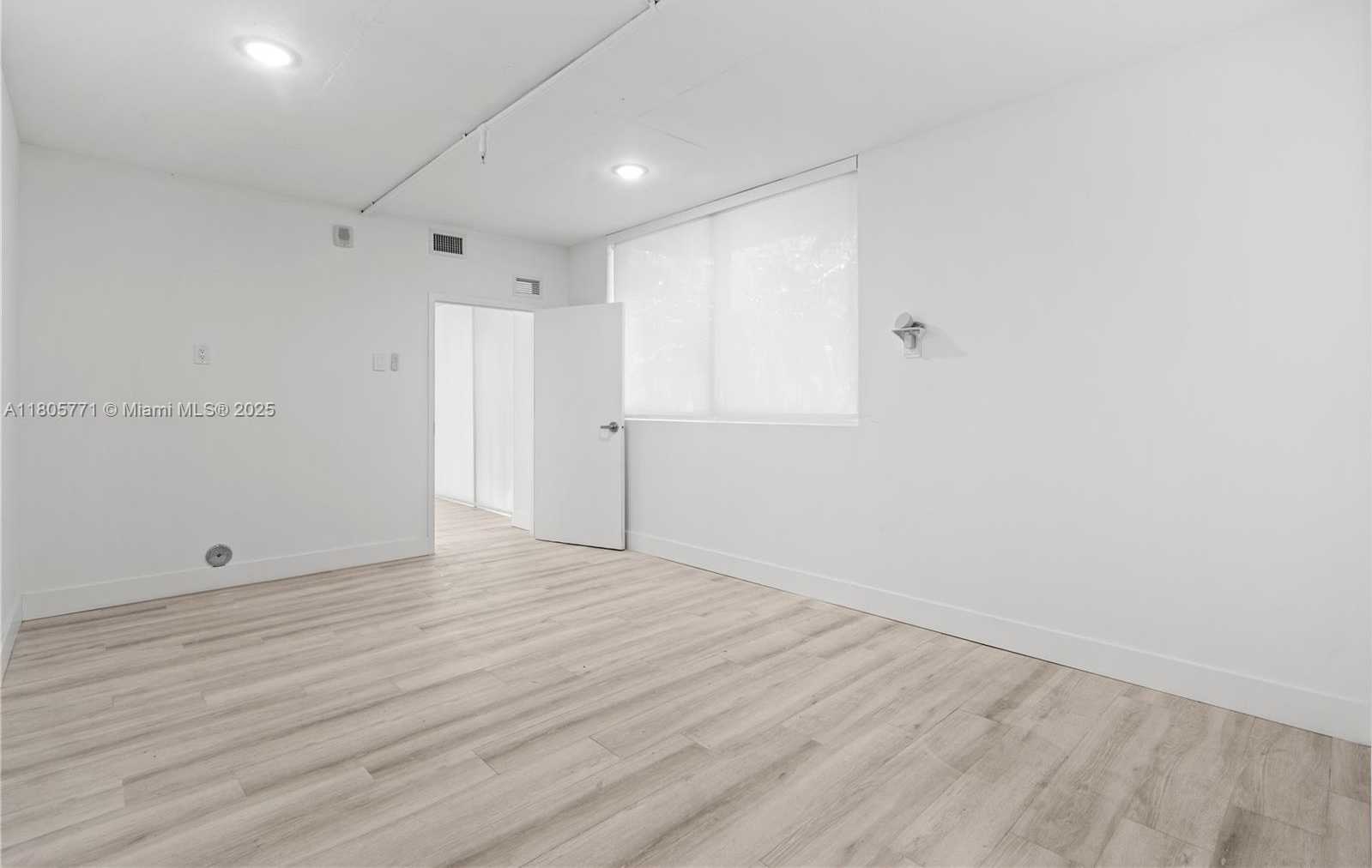 Small Image of 600 NORTH EAST 27TH ST #TH103, Miami Number 14