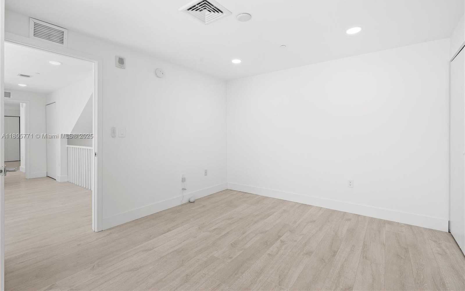Small Image of 600 NORTH EAST 27TH ST #TH103, Miami Number 18