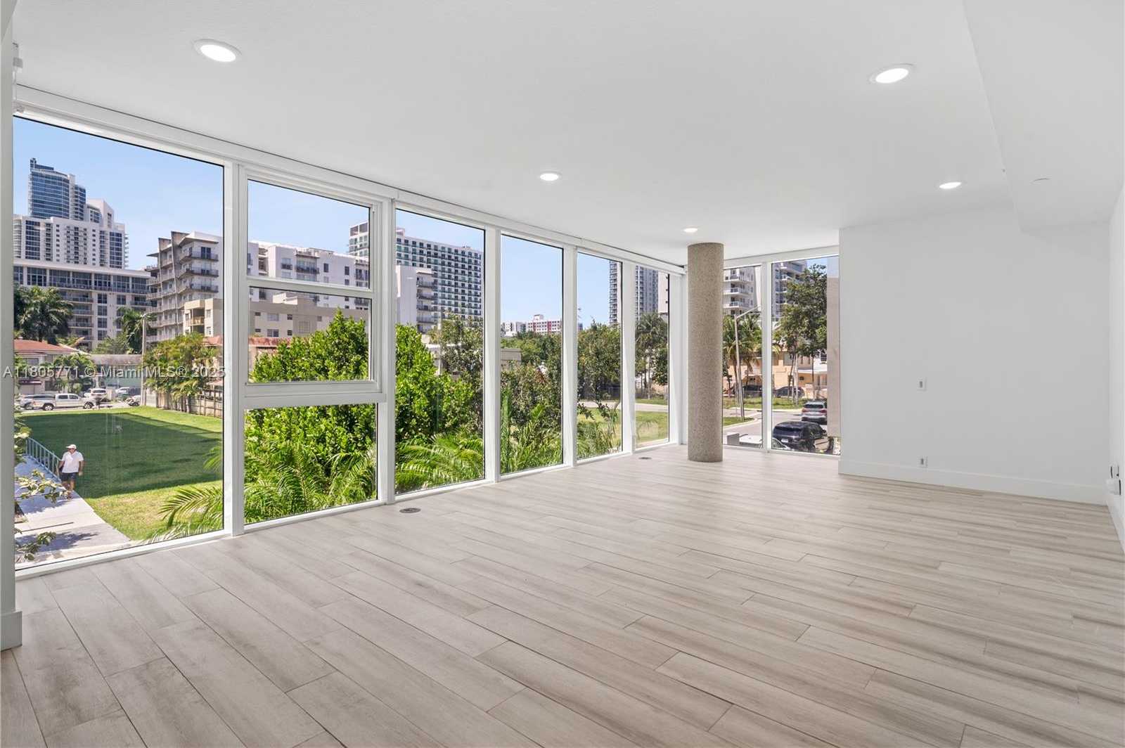 Small Image of 600 NORTH EAST 27TH ST #TH103, Miami Number 23