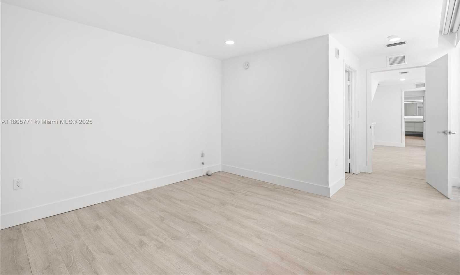 Small Image of 600 NORTH EAST 27TH ST #TH103, Miami Number 32