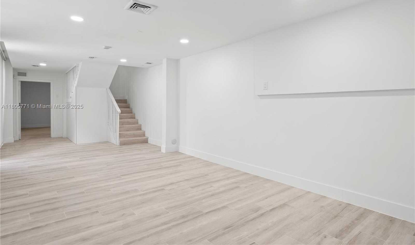 Small Image of 600 NORTH EAST 27TH ST #TH103, Miami Number 4