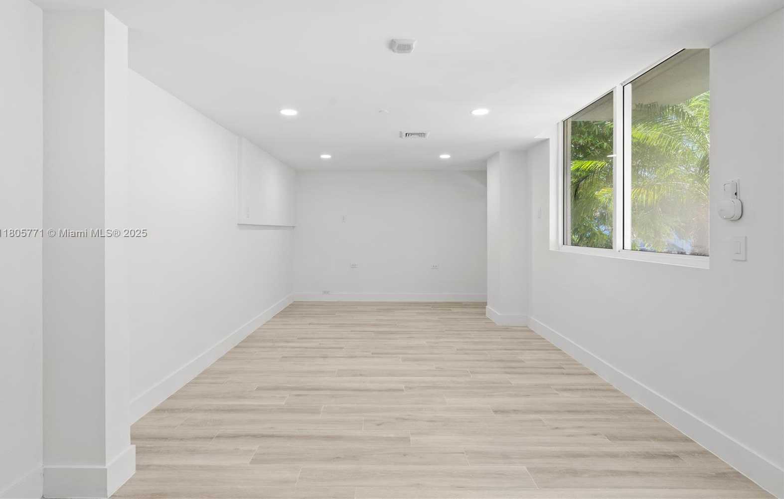 Small Image of 600 NORTH EAST 27TH ST #TH103, Miami Number 5