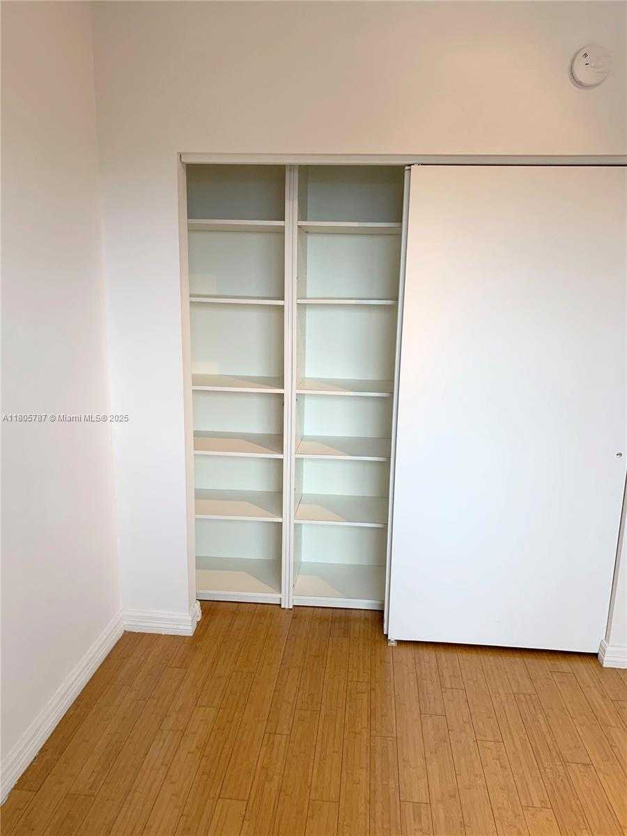 Small Image of 1330 WEST AVE #2207, Miami Beach Number 13