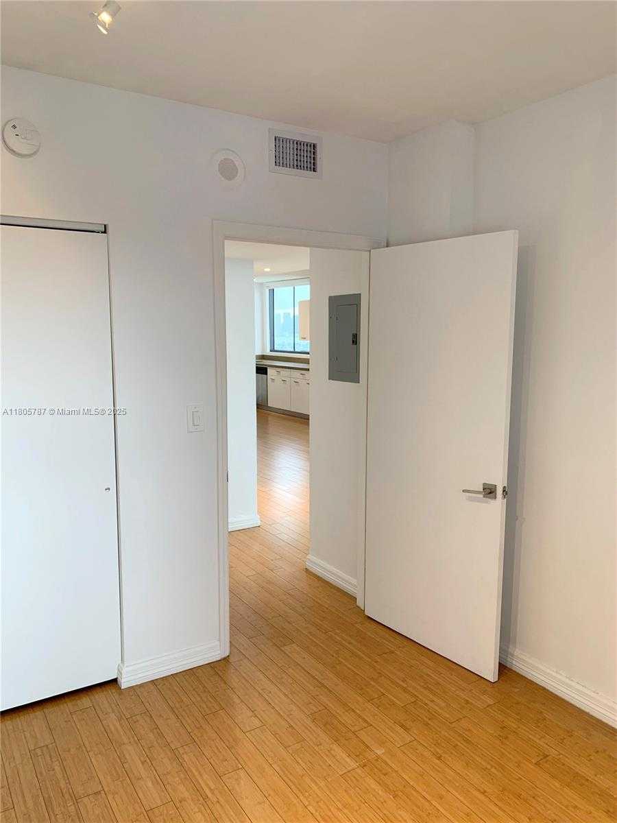 Small Image of 1330 WEST AVE #2207, Miami Beach Number 14