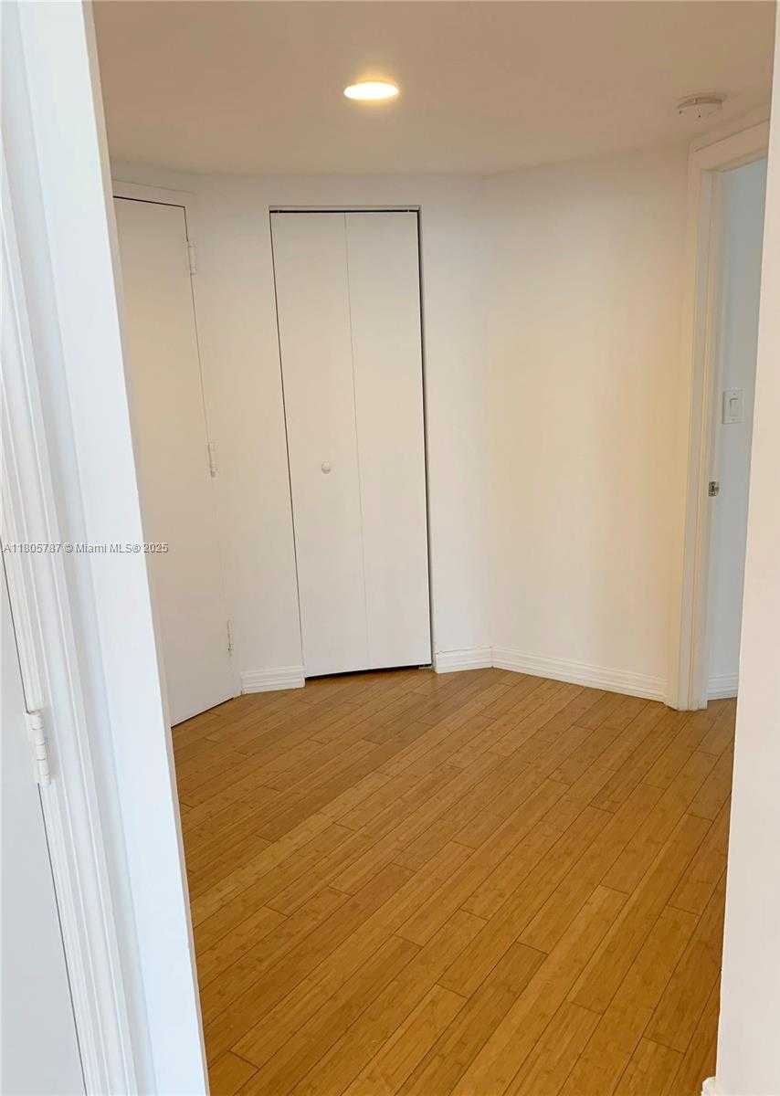 Small Image of 1330 WEST AVE #2207, Miami Beach Number 15