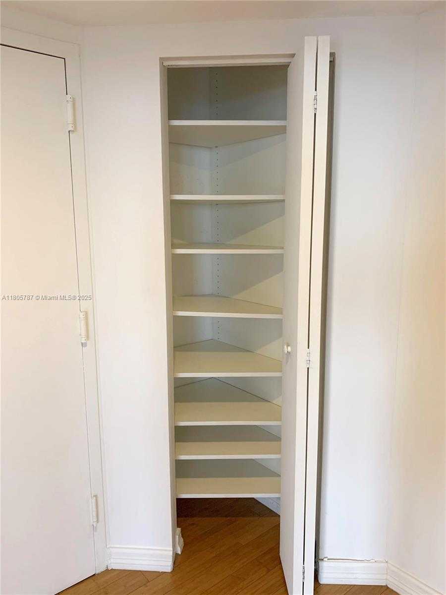 Small Image of 1330 WEST AVE #2207, Miami Beach Number 16