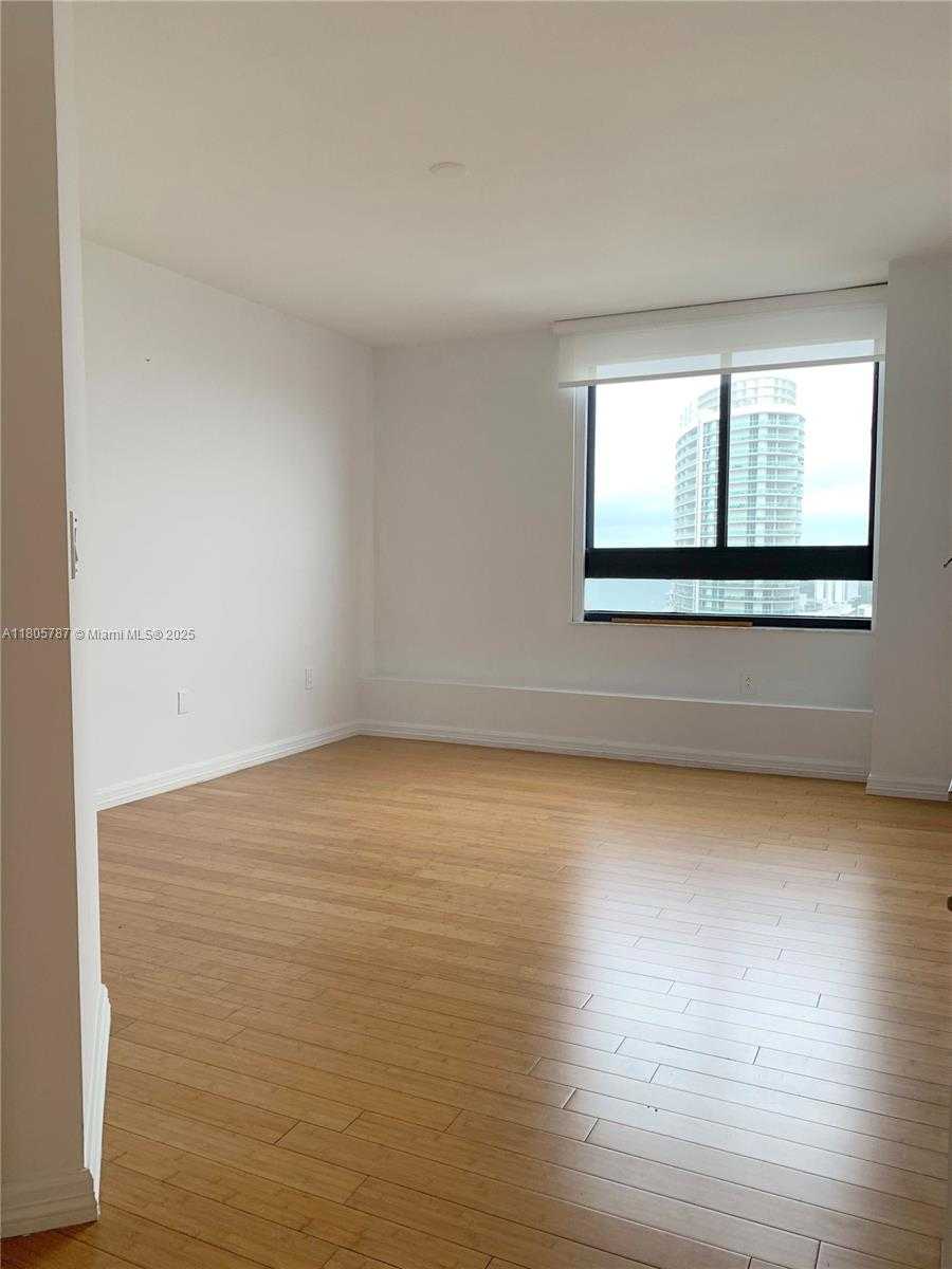 Small Image of 1330 WEST AVE #2207, Miami Beach Number 17