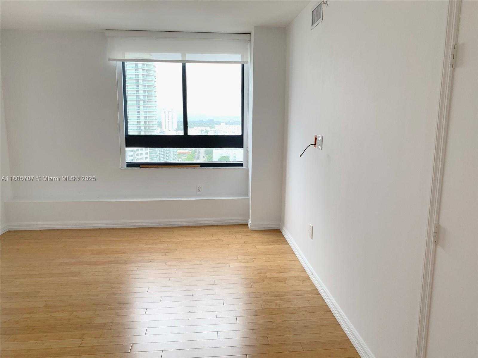 Small Image of 1330 WEST AVE #2207, Miami Beach Number 18