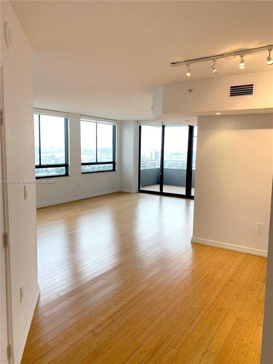 Small Image of 1330 WEST AVE #2207, Miami Beach Number 2