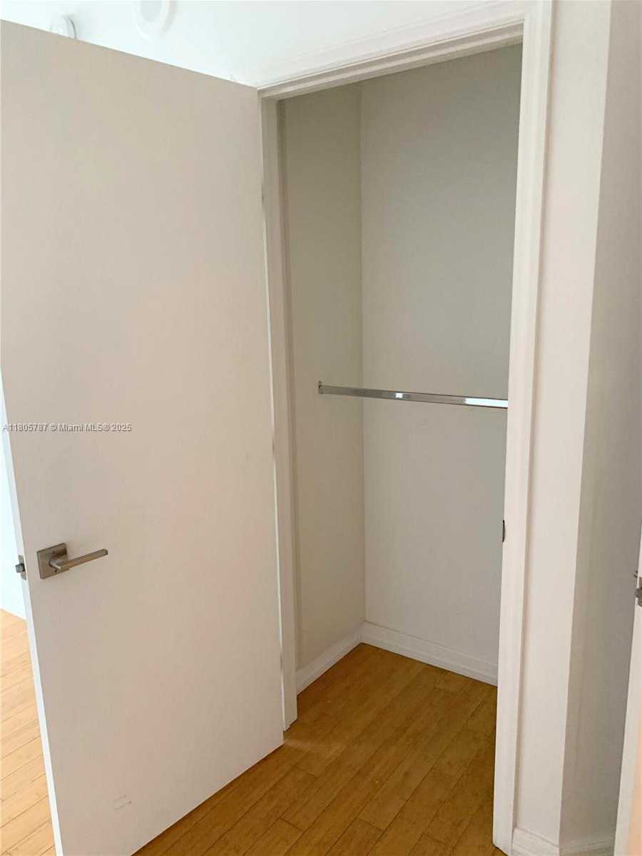Small Image of 1330 WEST AVE #2207, Miami Beach Number 21