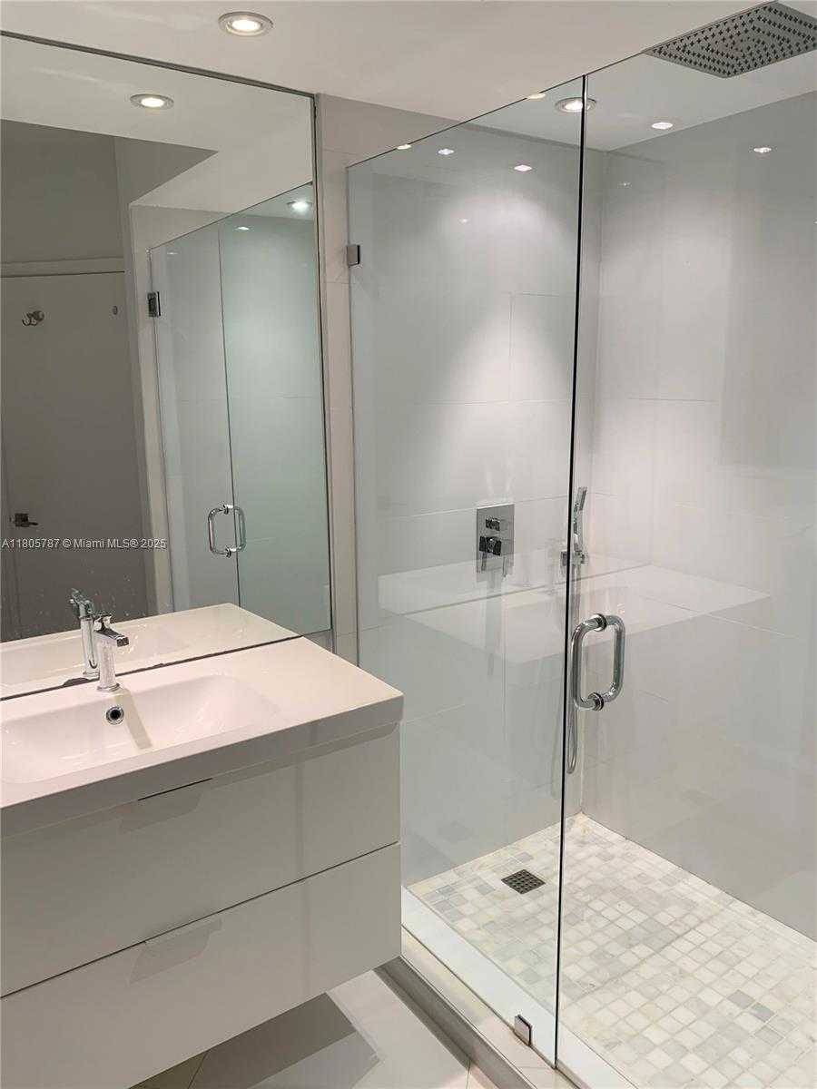 Small Image of 1330 WEST AVE #2207, Miami Beach Number 22