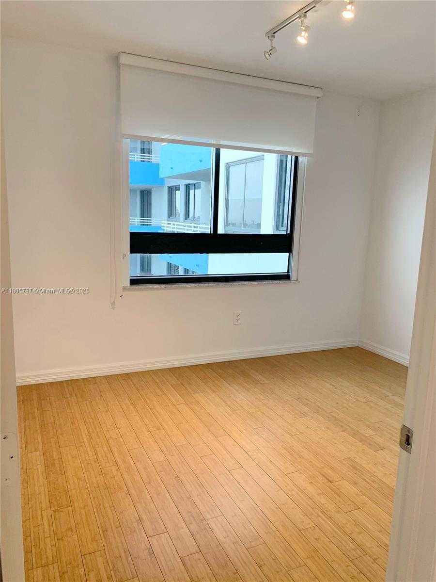 Small Image of 1330 WEST AVE #2207, Miami Beach Number 23