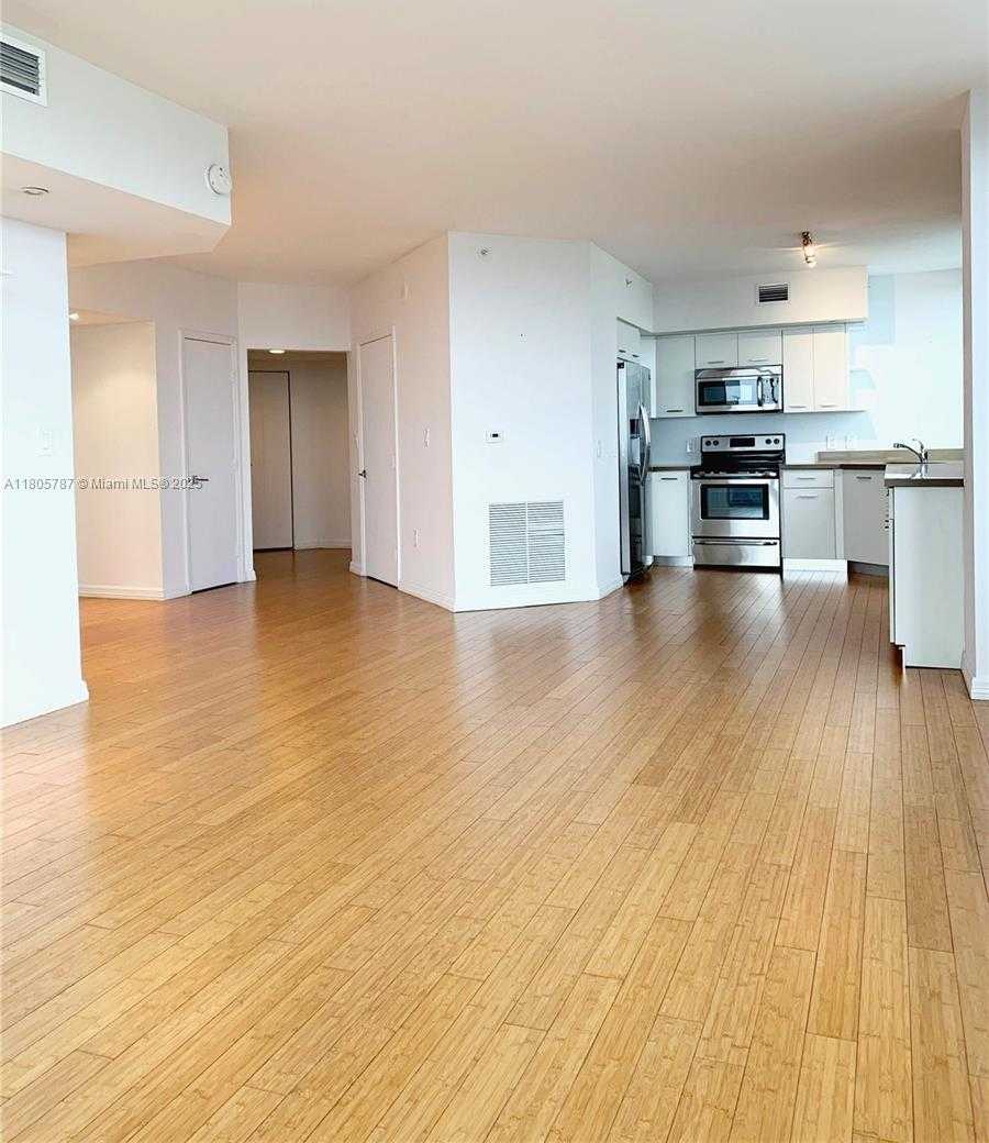 Small Image of 1330 WEST AVE #2207, Miami Beach Number 3