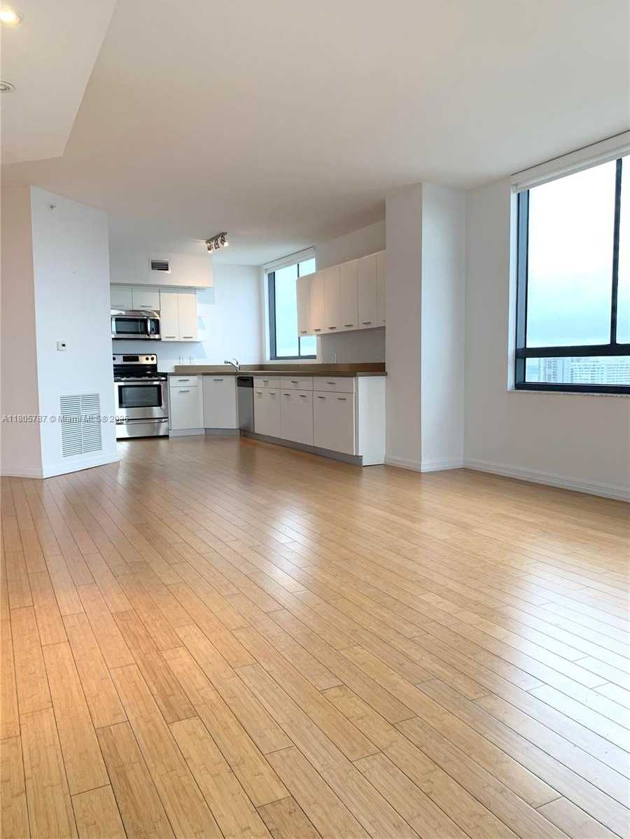 Small Image of 1330 WEST AVE #2207, Miami Beach Number 4