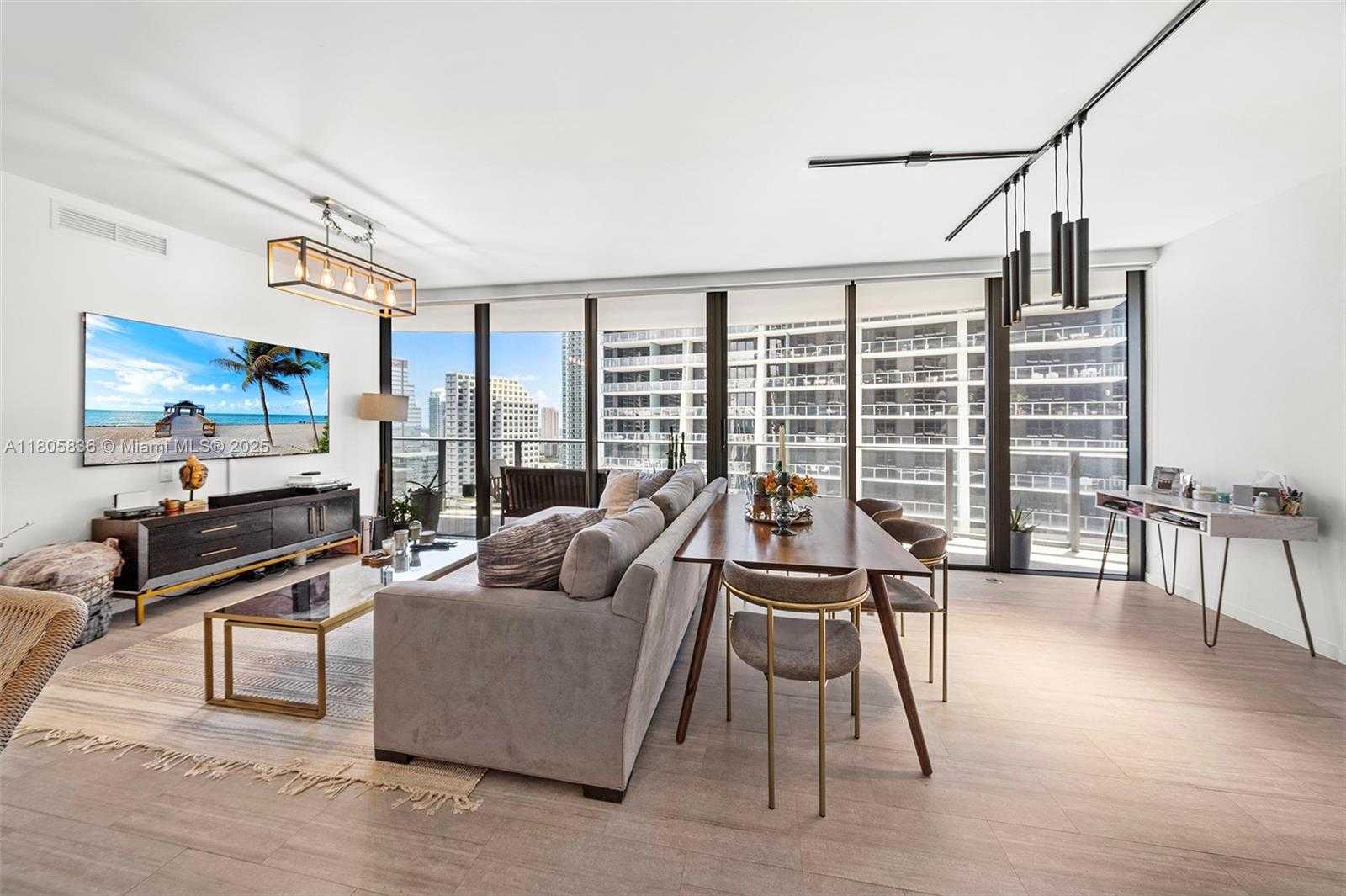 Small Image of 1000 BRICKELL PLAZA #2709, Miami Number 7