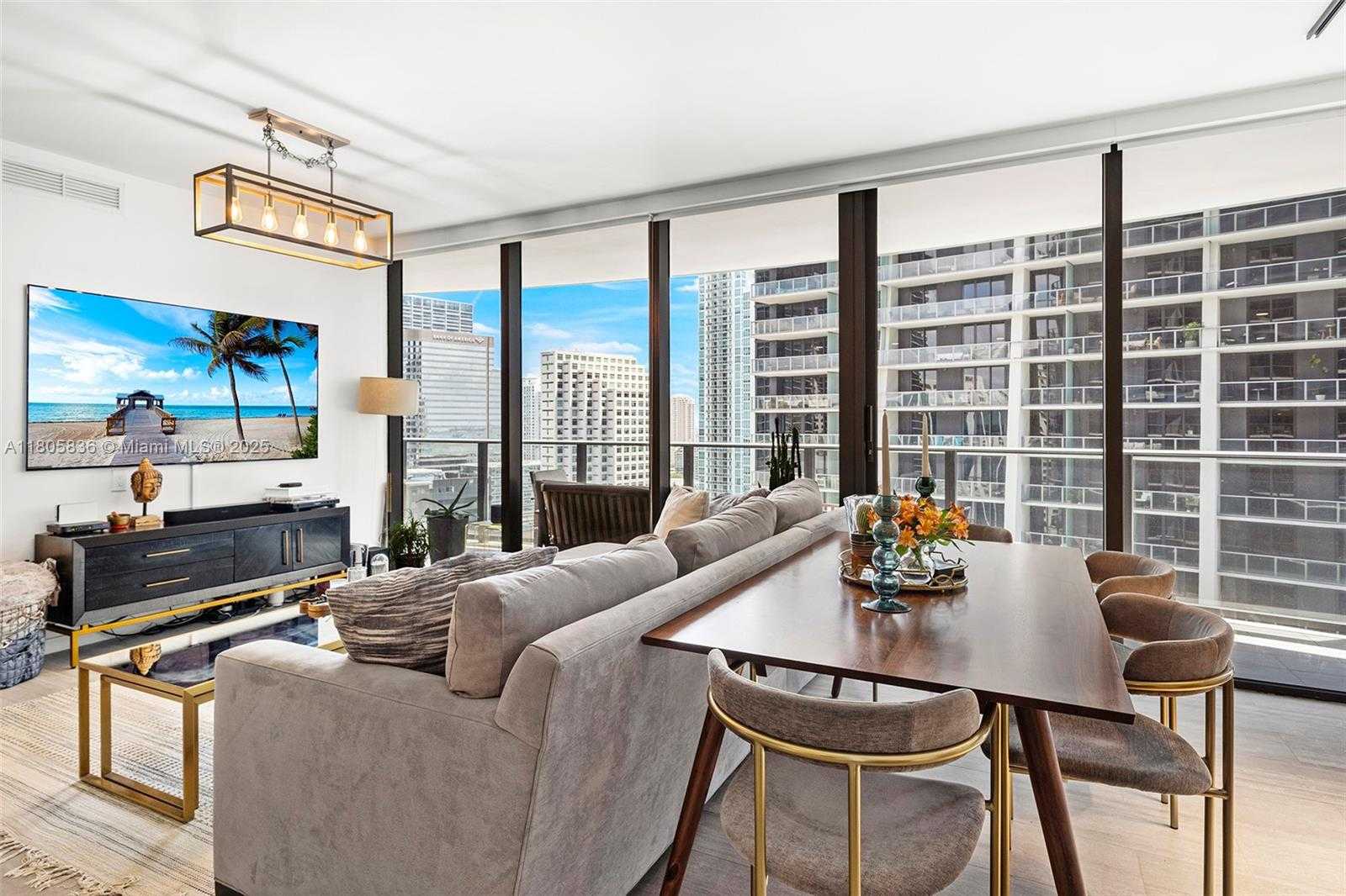 Small Image of 1000 BRICKELL PLAZA #2709, Miami Number 8