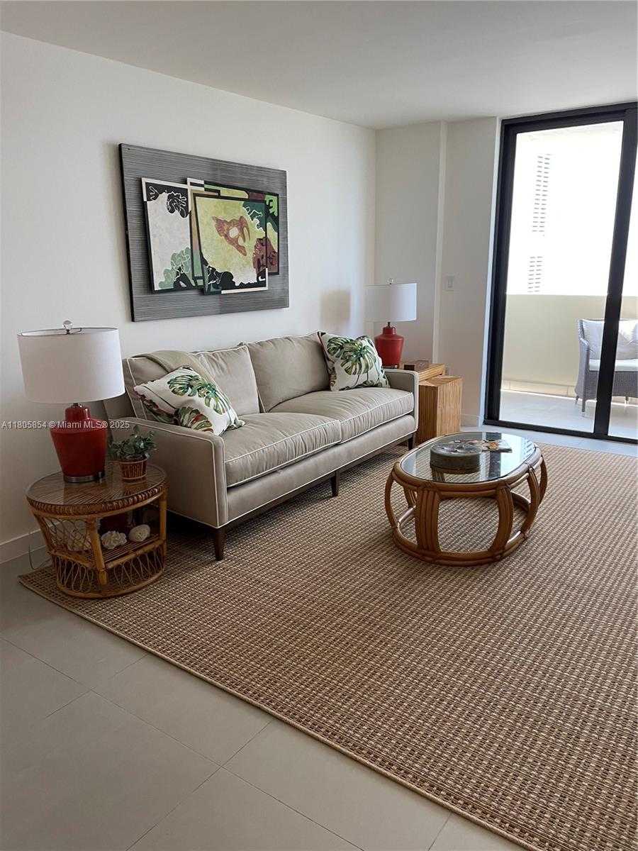 Small Image of 1621 COLLINS AVE #807, Miami Beach Number 2