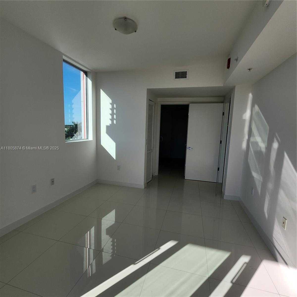 Small Image of 7661 NORTH WEST 107TH AVE #507, Doral Number 3
