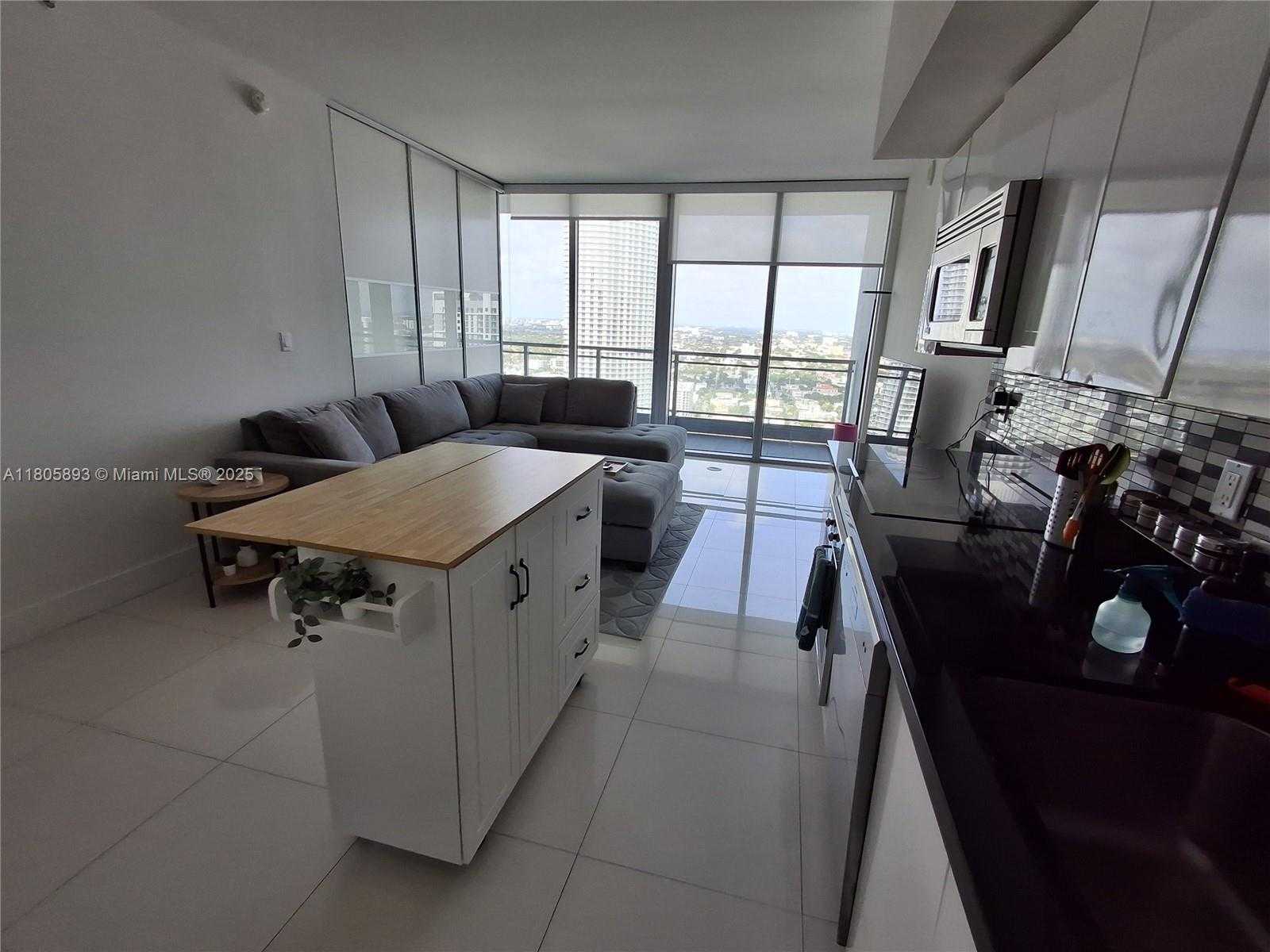 Small Image of 92 SOUTH WEST 3RD ST #3808, Miami Number 4