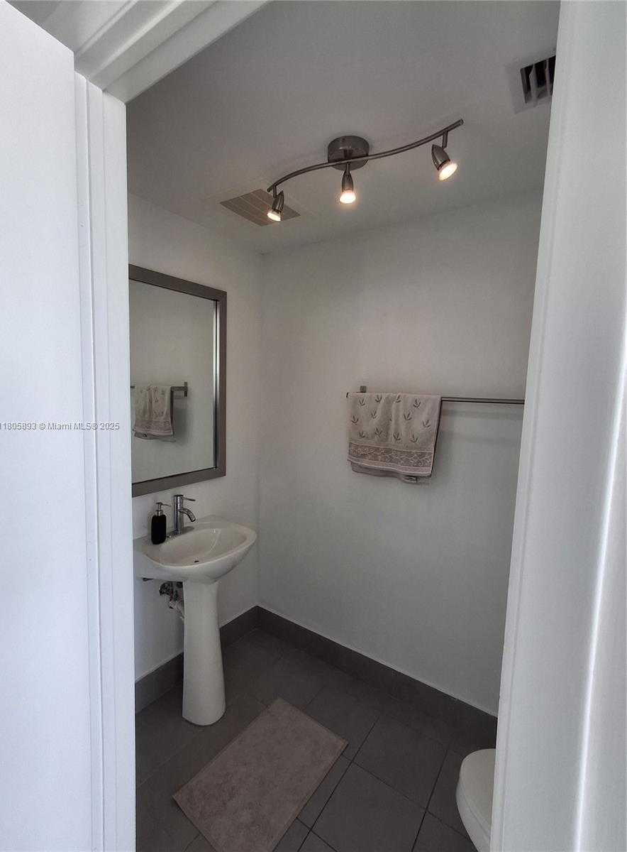 Small Image of 92 SOUTH WEST 3RD ST #3808, Miami Number 5