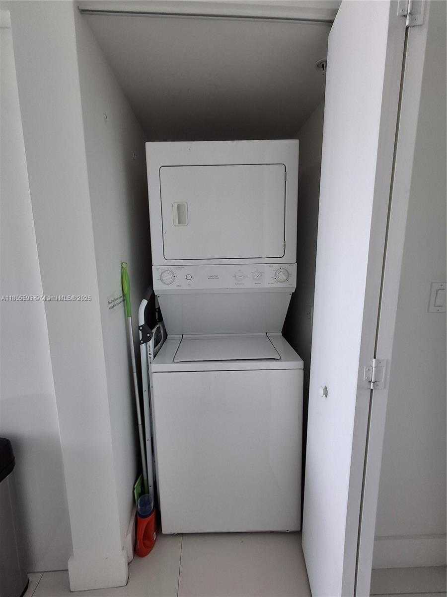 Small Image of 92 SOUTH WEST 3RD ST #3808, Miami Number 6