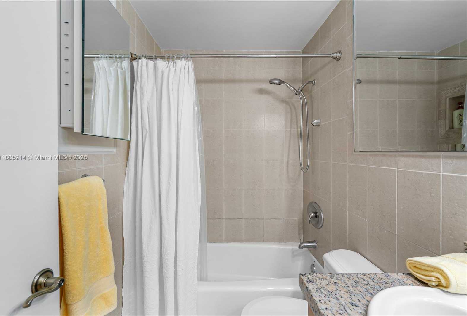 Small Image of 6815 EDGEWATER DR #104, Coral Gables Number 36