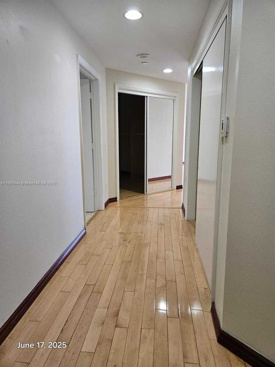 Small Image of 21050 POINT PL #501, Aventura Number 17