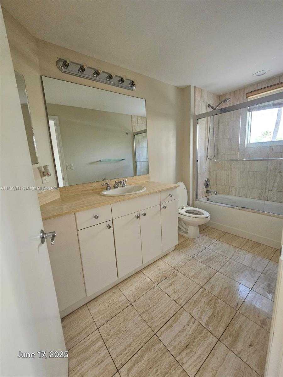 Small Image of 21050 POINT PL #501, Aventura Number 25
