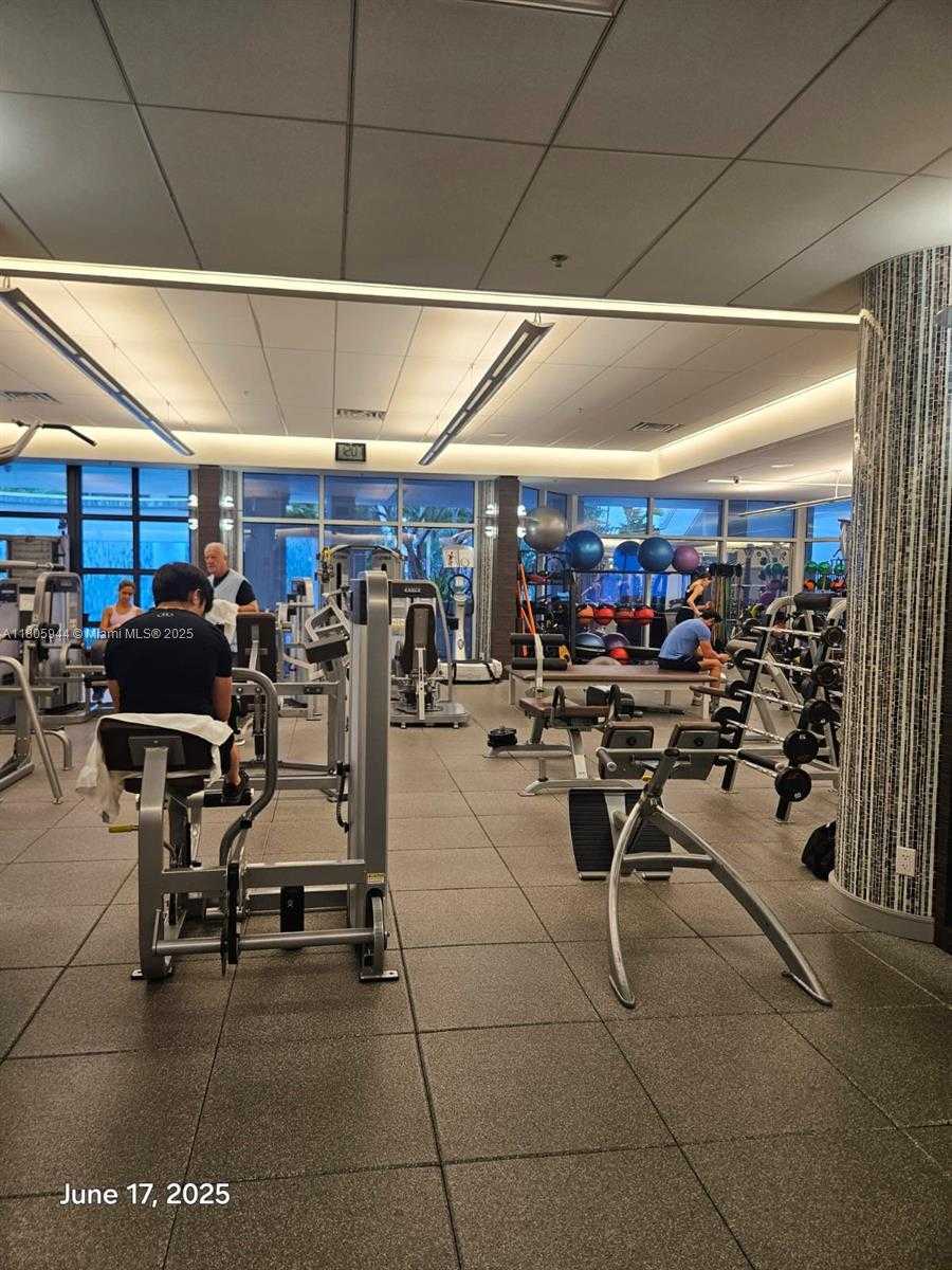 Small Image of 21050 POINT PL #501, Aventura Number 32